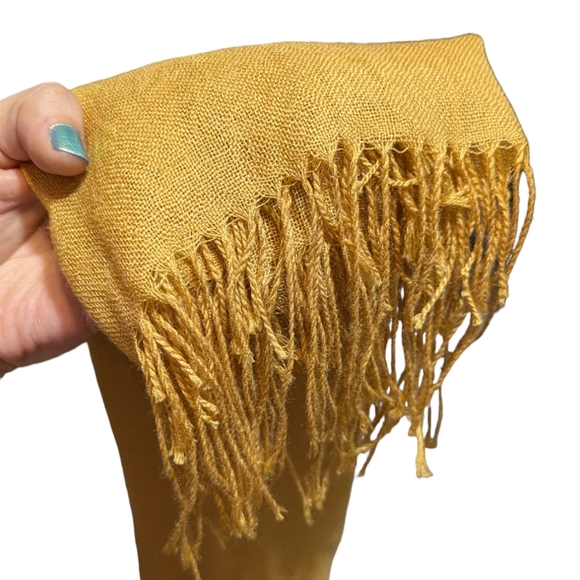 NaturallyKnotty Women's OS Vintage Muted-Yellow Fringed Neck Wrap Scarf Shawl - Picture 7 of 11